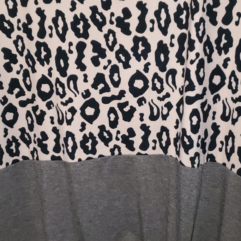 Beautiful Print Top - Picture 5 of 5
